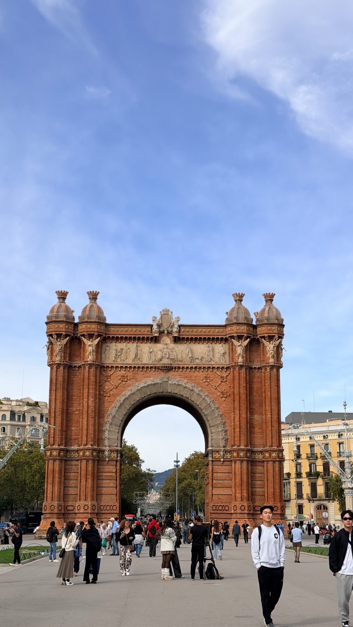 一到巴塞罗那就想到曲家瑞老师行李被偷和渔业公会的故事[柯基]  ​​​