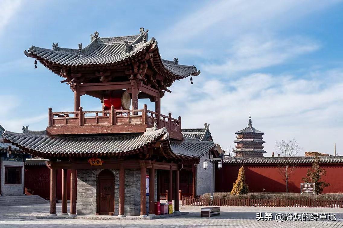 去应县旅游人们大概只是看木塔，而距离木塔只有一箭之地的净土寺很少人光顾。其实，净