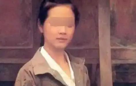 1963年，张家口矿山机械厂的女会计李杨，带着全厂工人的16000元工资，突然消