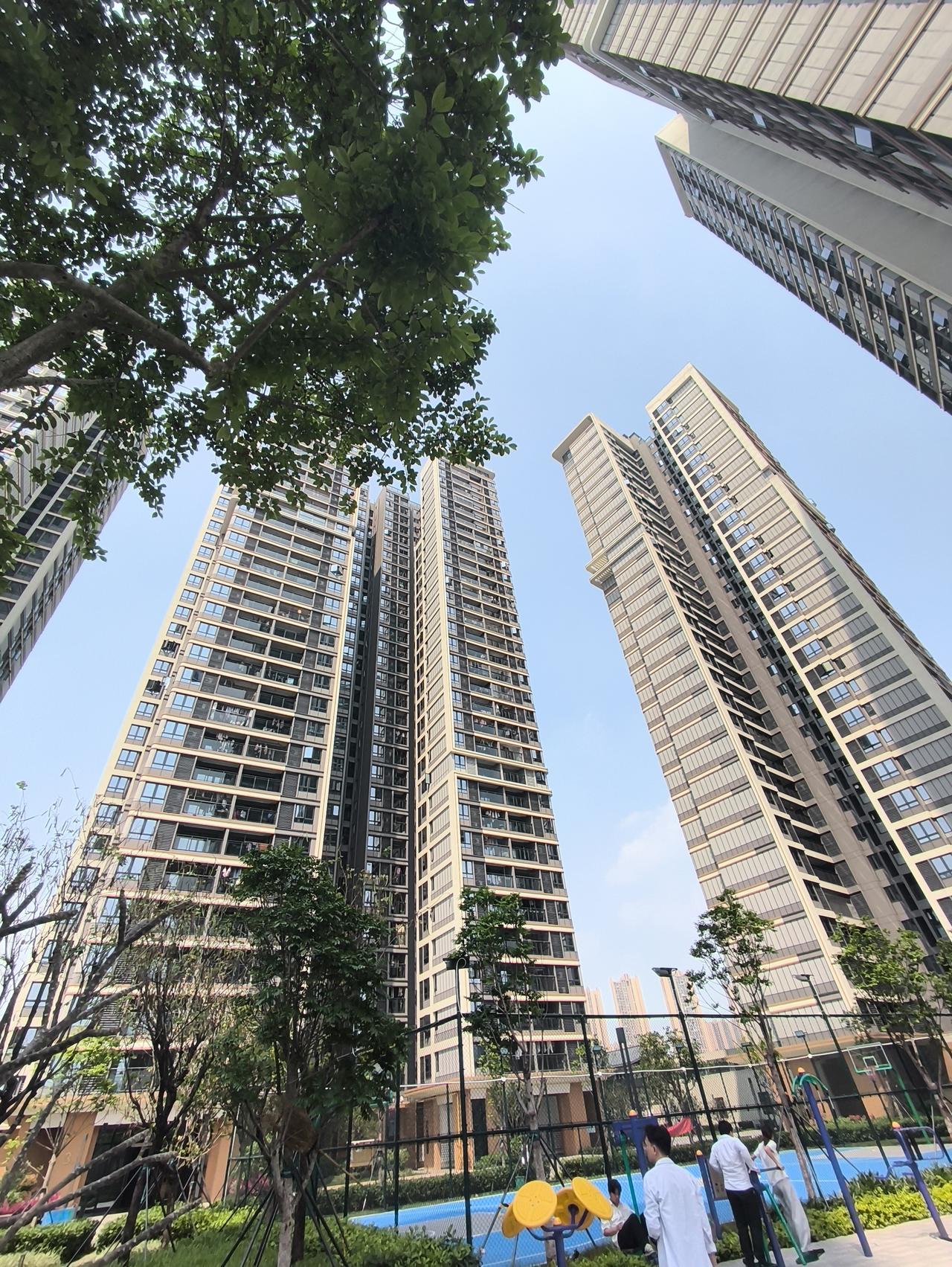 如果让你在广州买房，你会在哪里买呢。我选天河，因为我在这边发现了一个巨有性价比的