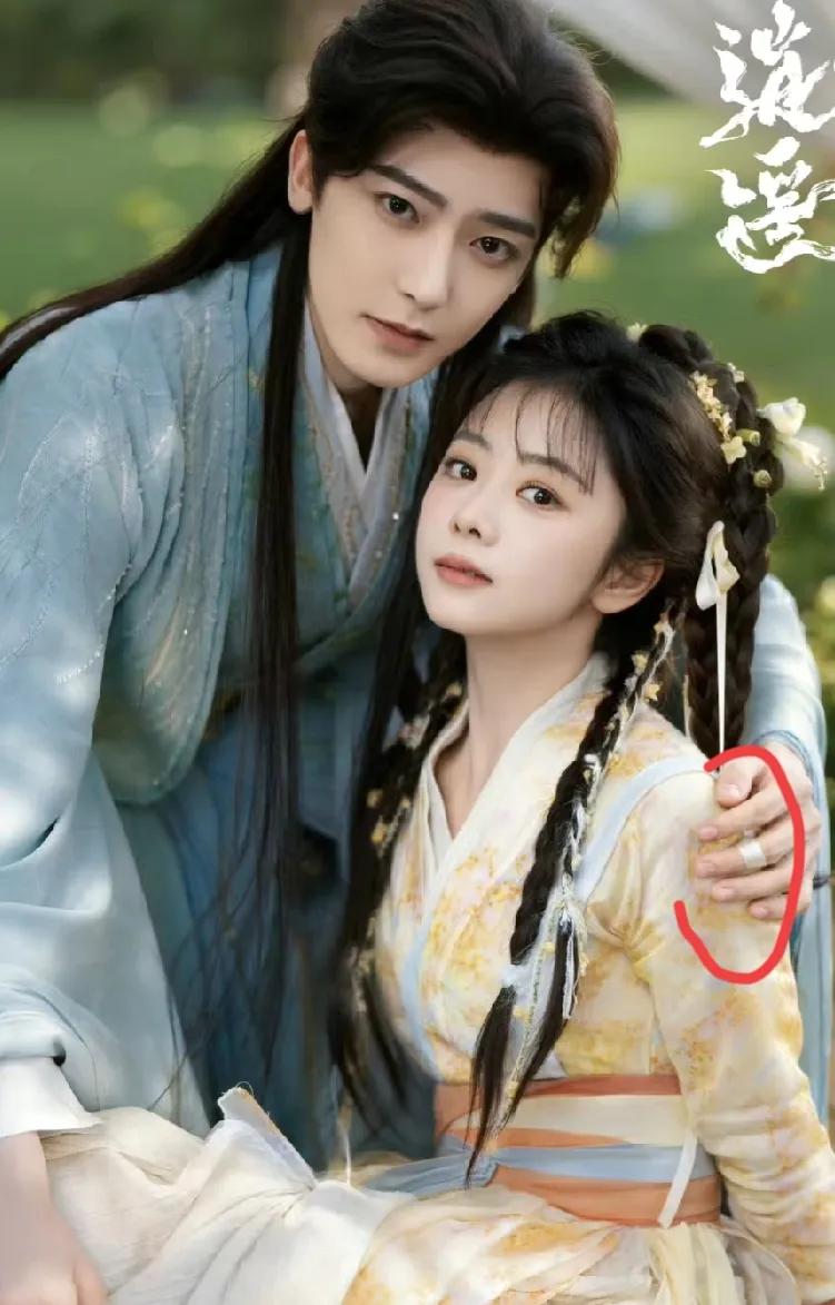 不管怎么逍遥扑不扑，一样喜欢谭松韵侯明昊。
就是剧情很像看巴啦啦小魔仙的感觉，特