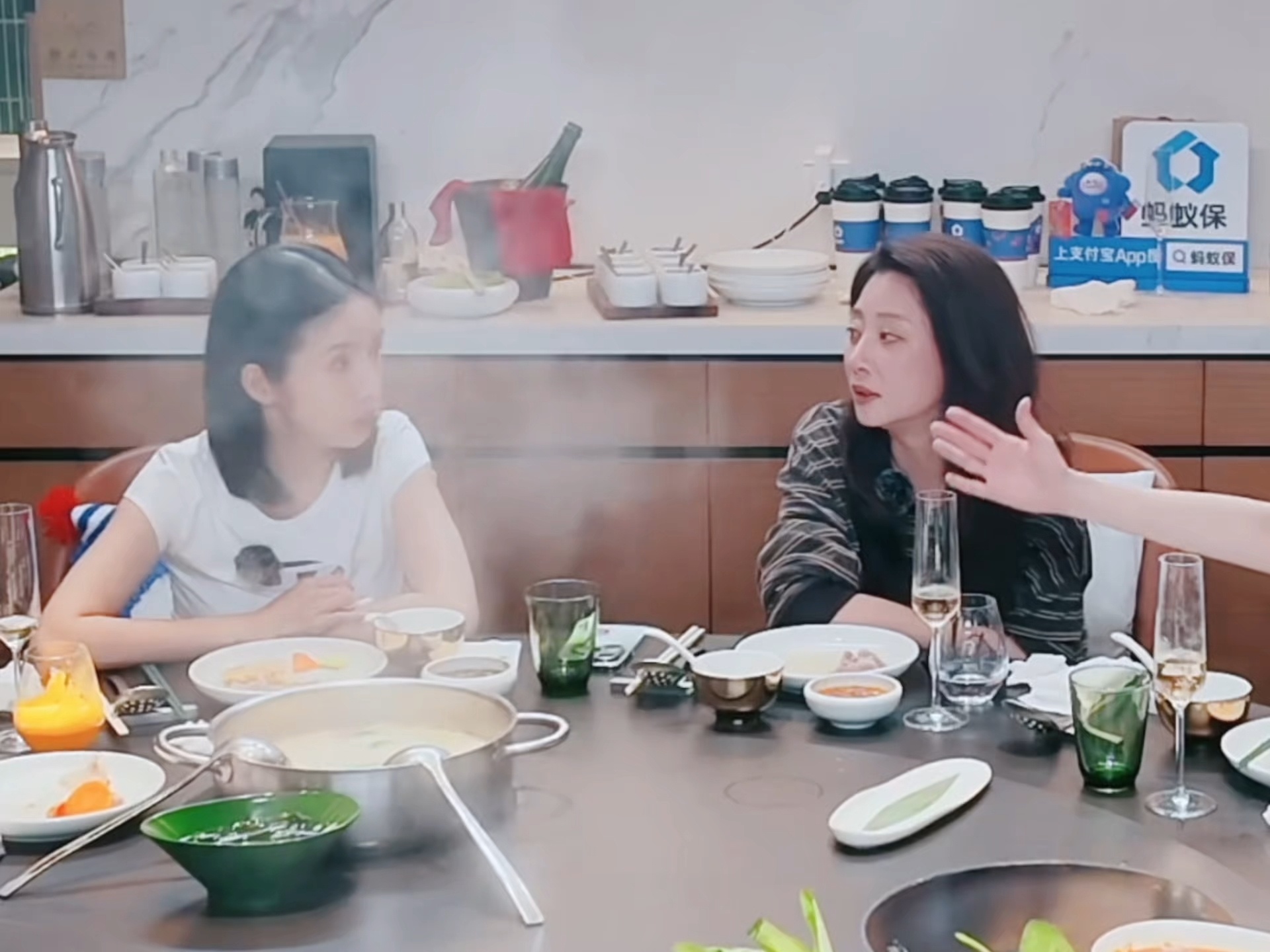 我靠啊！二姐的这个眼神[哆啦A梦害怕][哆啦A梦害怕][哆啦A梦害怕]你们花少8