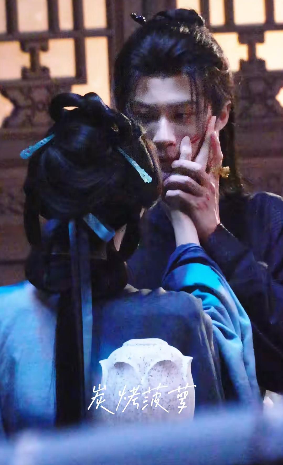 模糊的画质，清晰的演技，隔着屏幕能感受到檀健次的破碎演绎。最新路透里谢却山微垂清