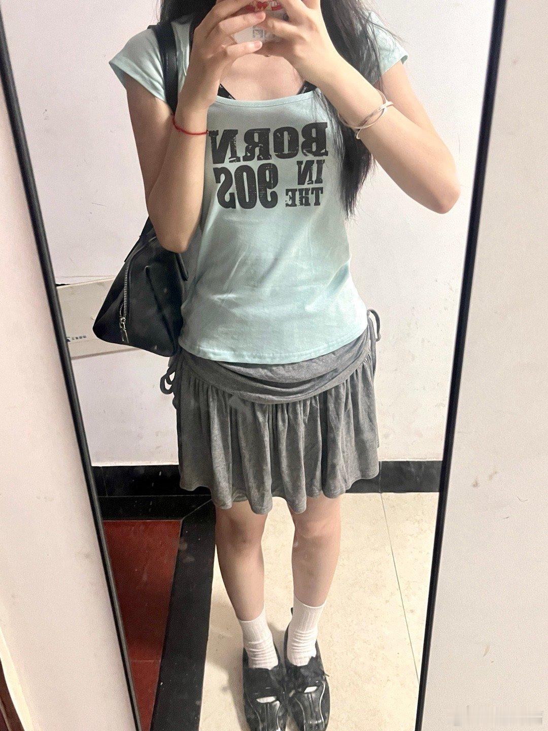 嗯嗯哦哦哦哦我终于买衣服了。 