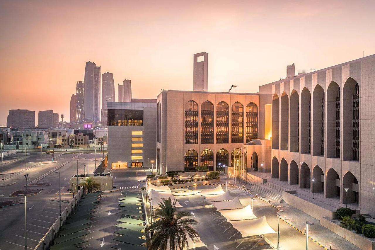 伊朗在自已挨炸后对海湾国家民用设施进行了近乎“无差别攻击”，惹翻了中东多国，将其