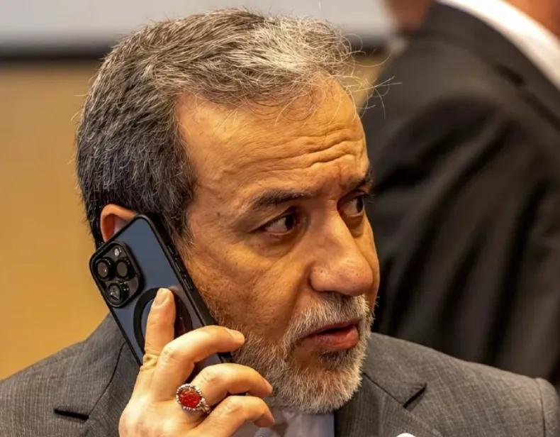 伊朗的强硬派都被美国和以色列定点清除了。前总统内贾德逃过一劫。我终于知道美国为什