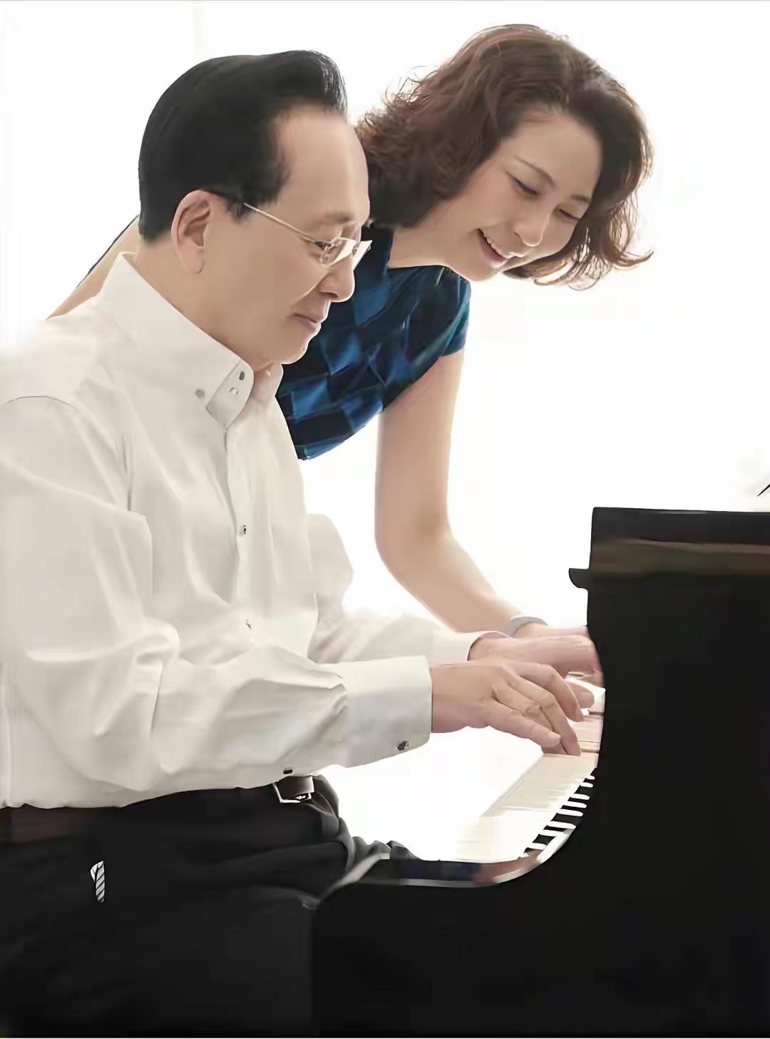 著名作曲家陈钢去世，比陈钢小32岁的妻子陆凌一定是最伤心的人

陆凌温婉大方，她