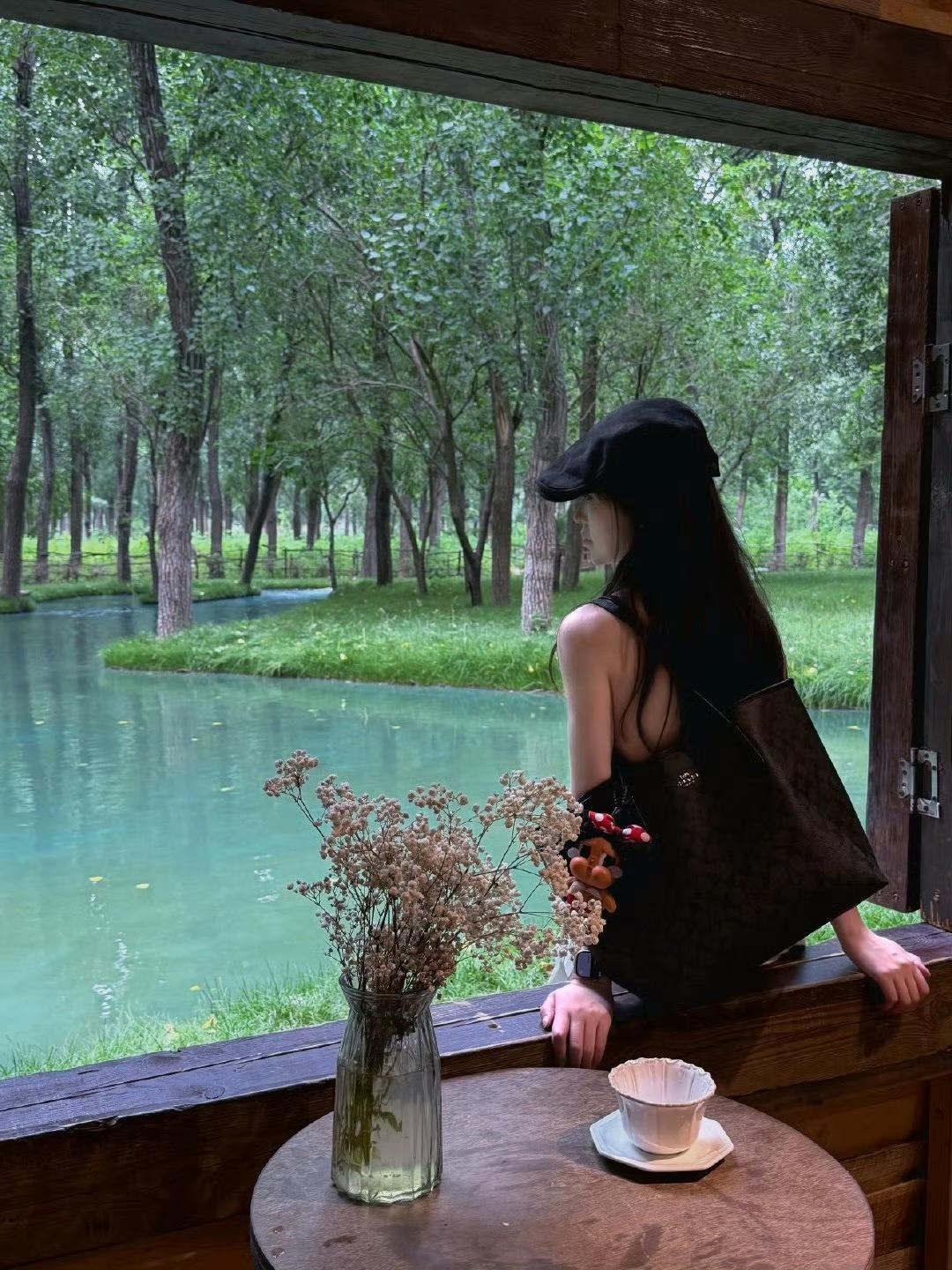 精神世界放在首位的人喜静，热闹供养不了生命， 只会显得喧哗。