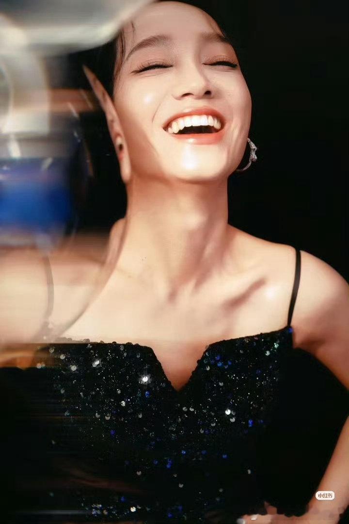 朱丹为李小冉加油朱丹鼓励李小冉勇敢去唱温柔的支持最有力量，朱丹的鼓励化解忐忑，让