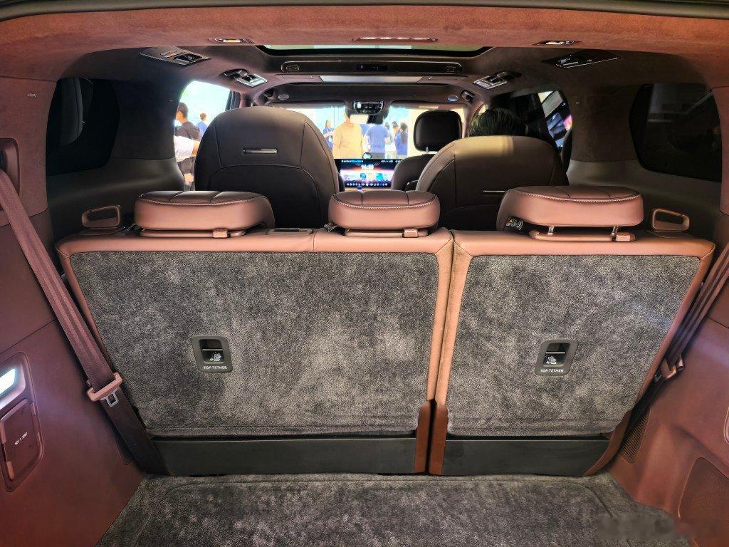 昨天找了一家鸿蒙店看智界V9看的人很多但展车细节有待提高 