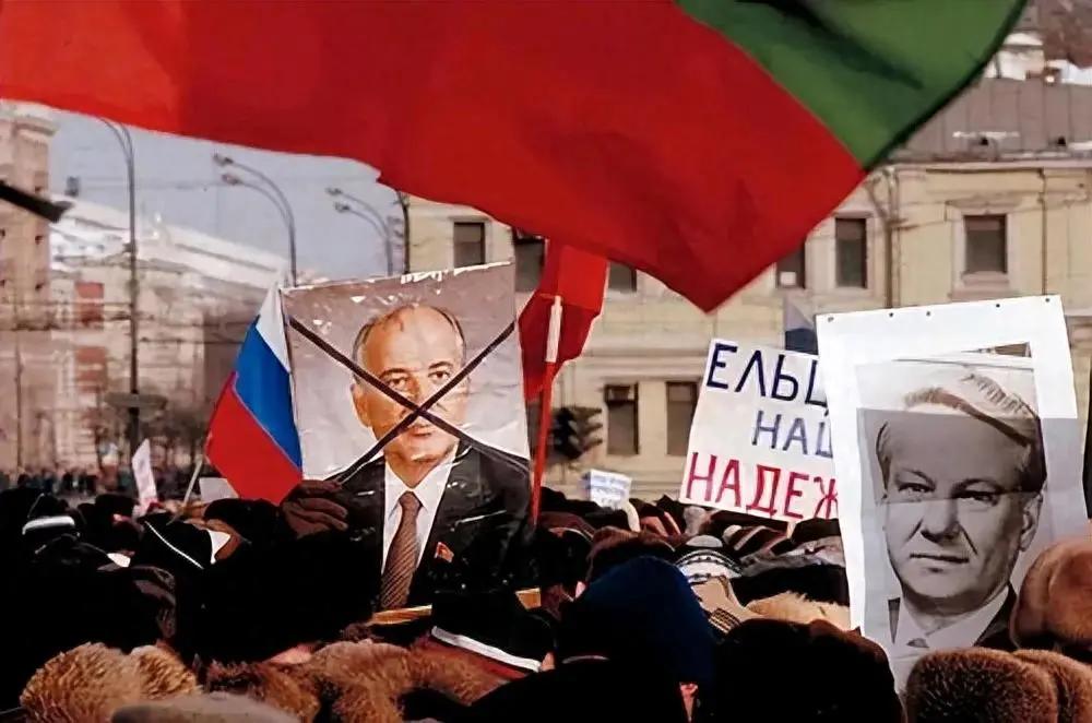 当年苏联解体前为什么不放手一搏，对西方发动战争，说不定能一举扭转局面。其实答案很