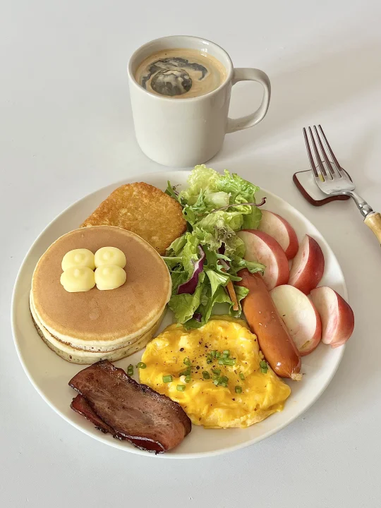 元气早餐|松饼🥞薯饼培根拼盘🍽️冰美式☕