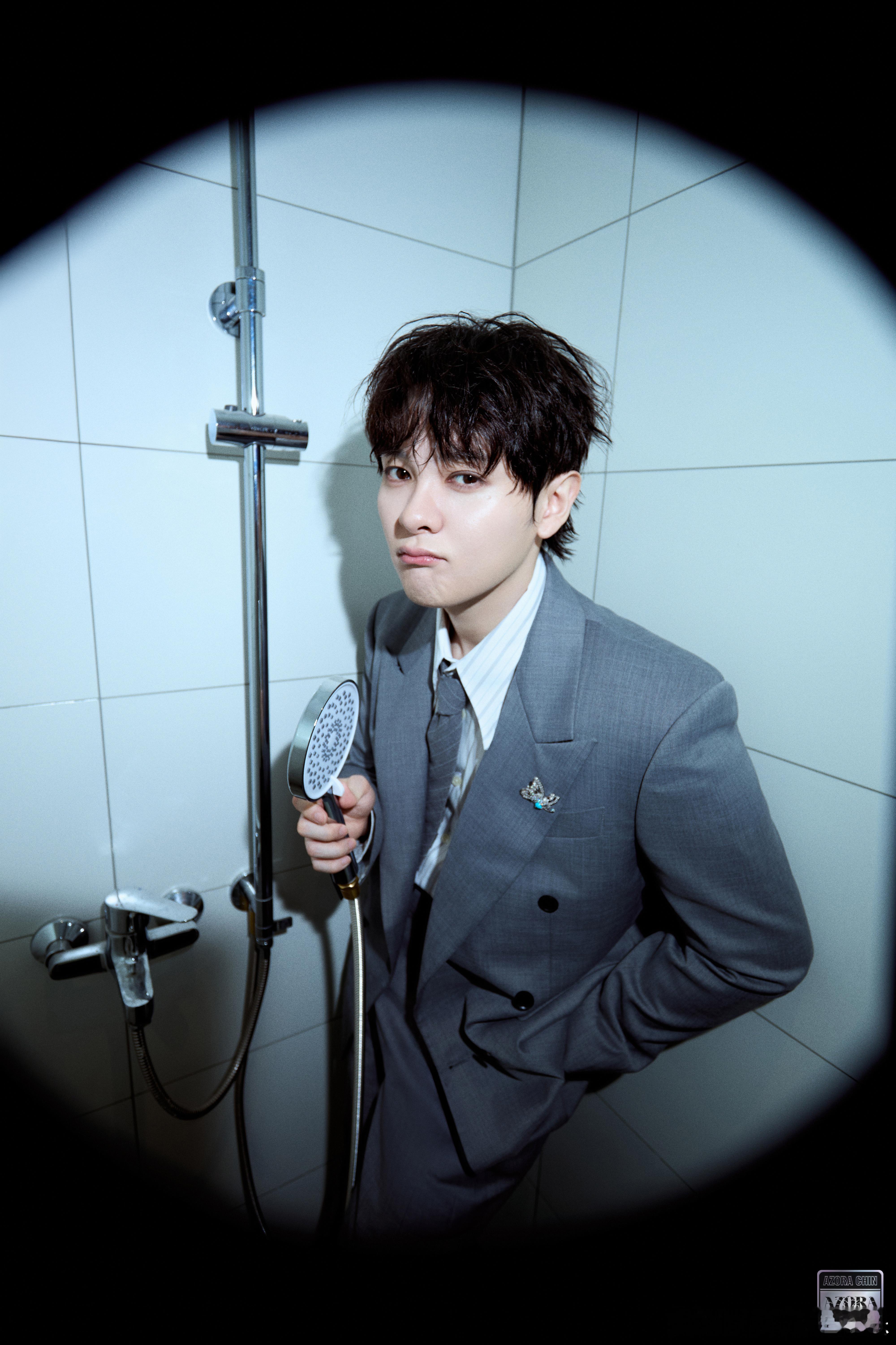 尤长靖回应选歌⚡偶像金曲遇上个人独特理解，舞台张力十足，回应文案让这场表演拥有了
