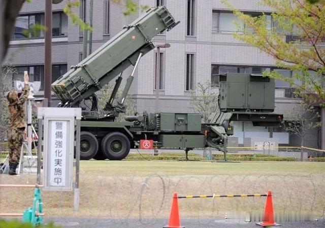 美国军火商踩进台北，日本战机开始出口，这两颗雷同时点燃，哪颗先炸？
台湾这边的戏