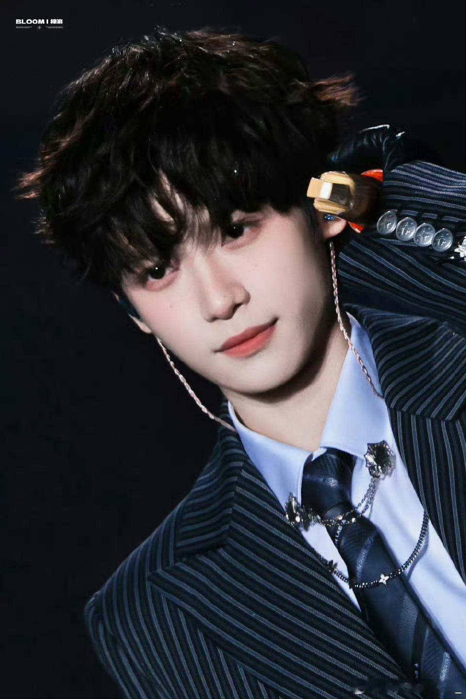 又咋了这是，梓渝私人行程也要关注，火到韩国才是真的好吧，不信谣不传谣 关注梓渝本