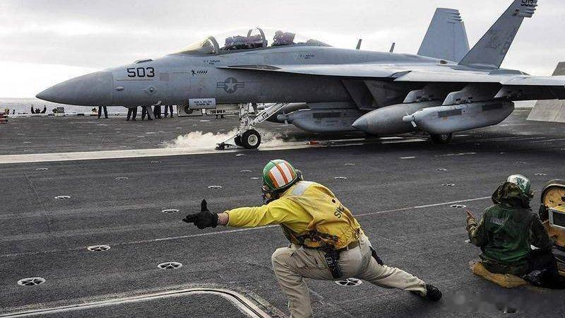 有个毛用，还中东外出击......你的飞机能来回几次？飞行员都得累死。"特朗普可