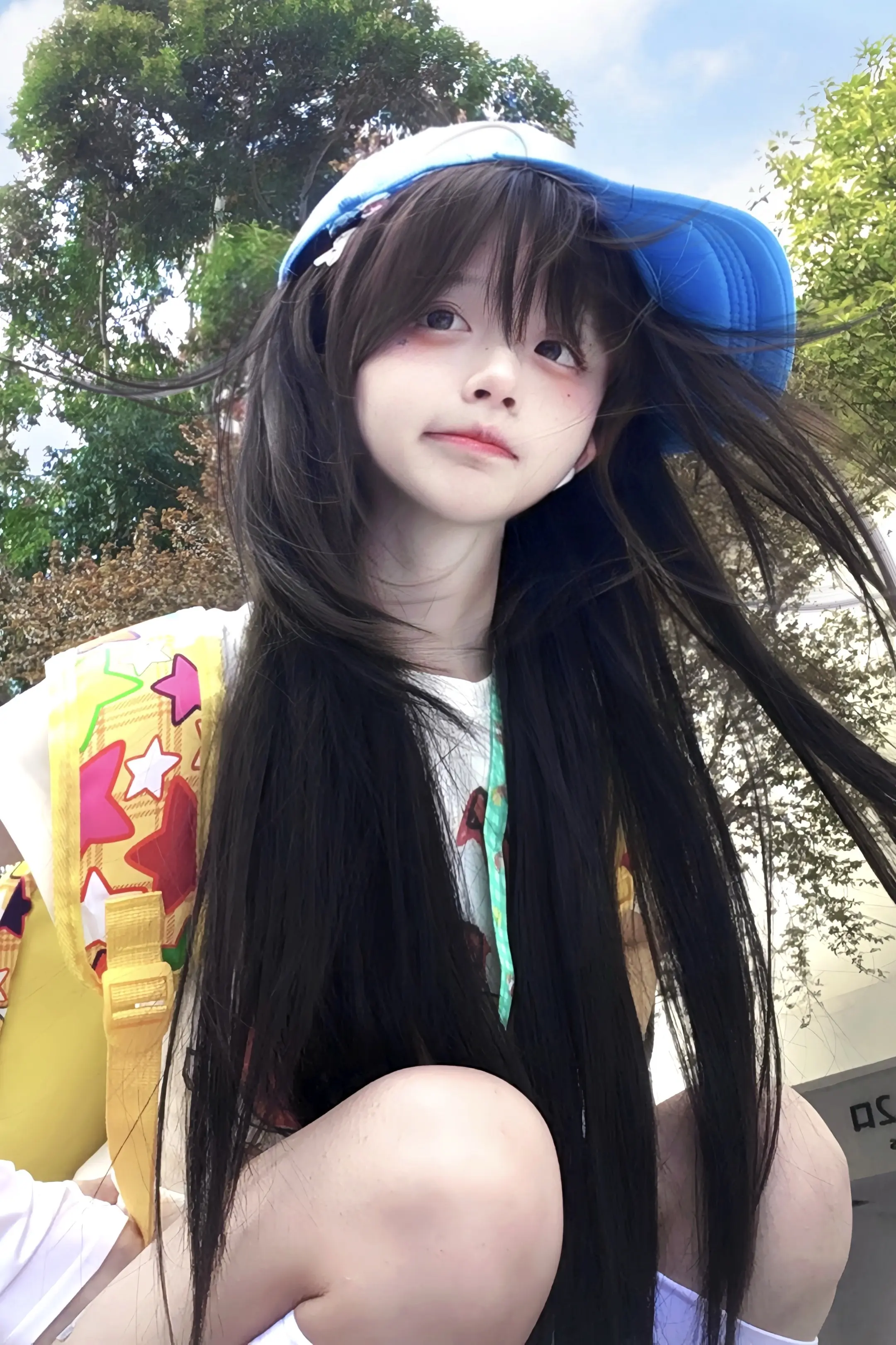 你温柔的长发 在风中划过嘴角～