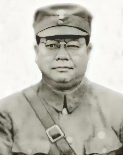 [浮云]1938年，桂军189师长俘虏了两名日军。看着日军矮小的身材，师长灵机一