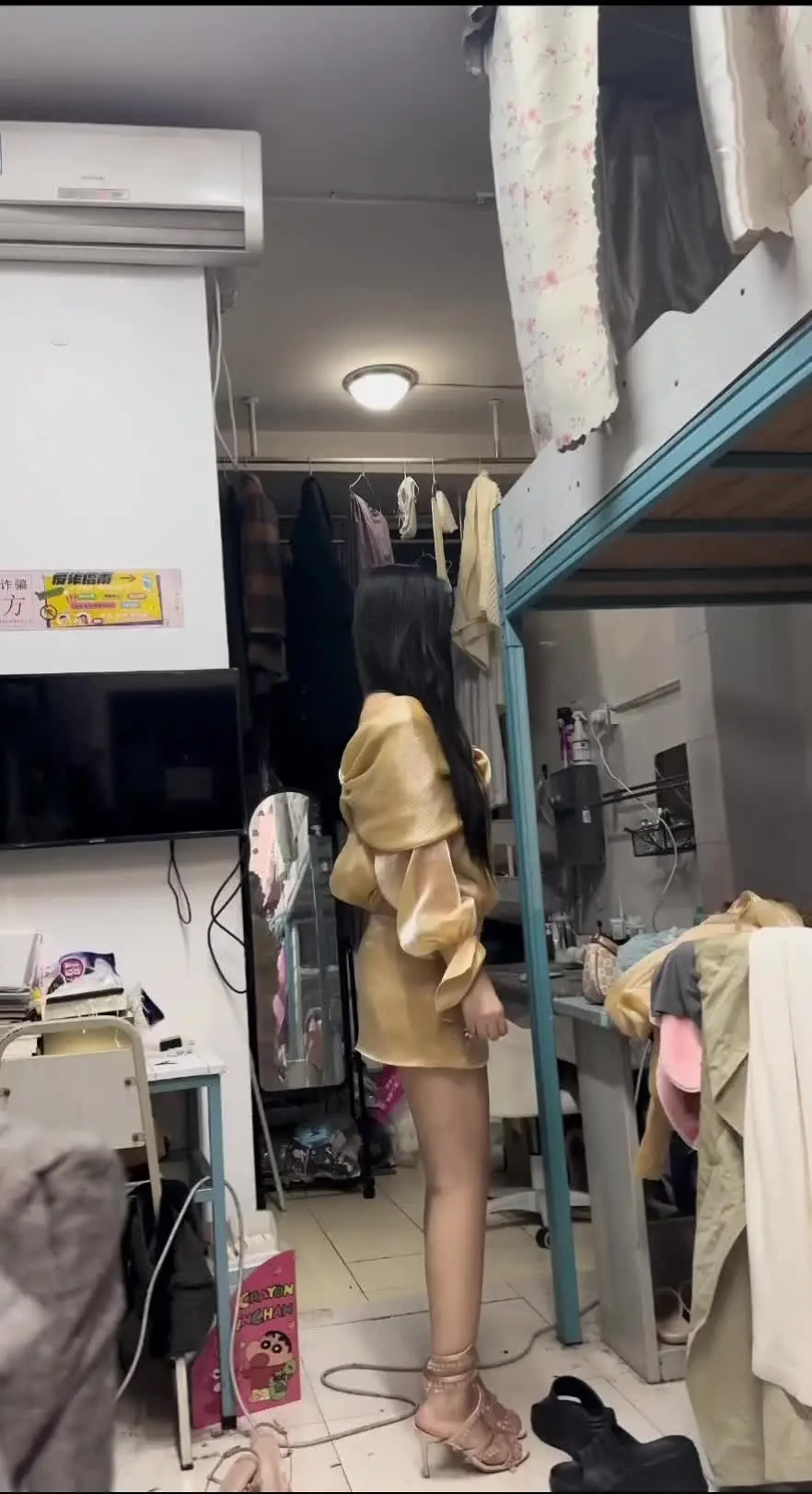 一开口就是漂不漂亮 有点小漂亮 low的要死而不自知 只有男人才在意女...