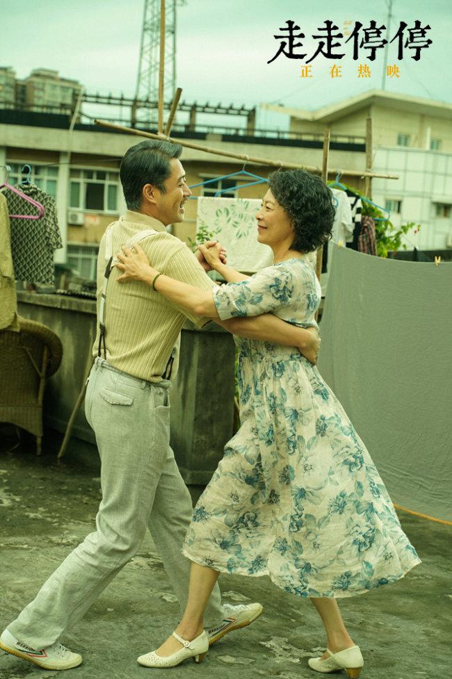 问：胡歌和高圆圆主演的《走走停停》是治愈还是致郁？
答：
按整体剧情看，前半部分