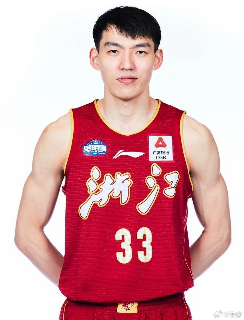 吴前替补席上坐了37分钟，您猜怎么蛰？法莱卡斯一挥手，嘿！上～了～CBA北京男篮