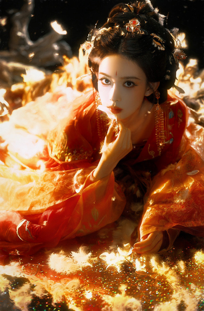 夏弃疾拍的孟子义金乌神女   孟子义神女妆造  孟子义神女妆造，是夏弃疾拍的孟子