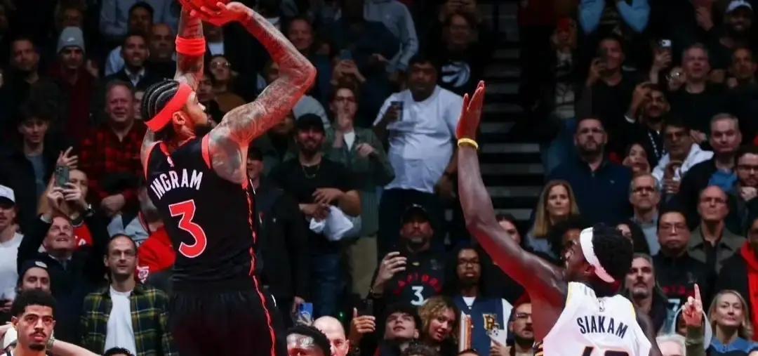 他甩开骑士和老鹰的offer，签了那支人人摇头的猛龙。
今天，全明星名单刻着他的