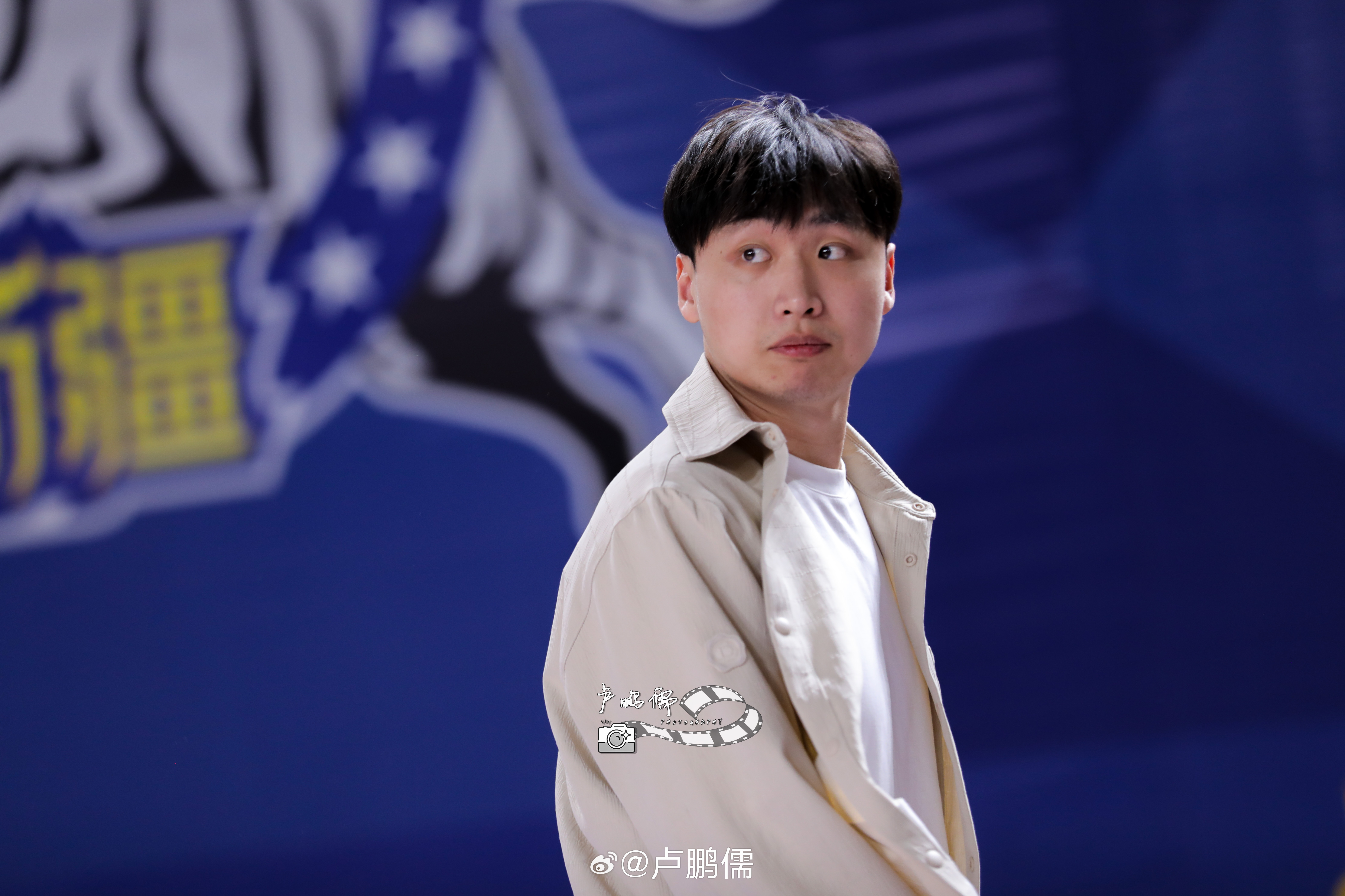 等等 新疆主场里怎么有个男大？齐麟 新疆男篮 小卢篮球世界