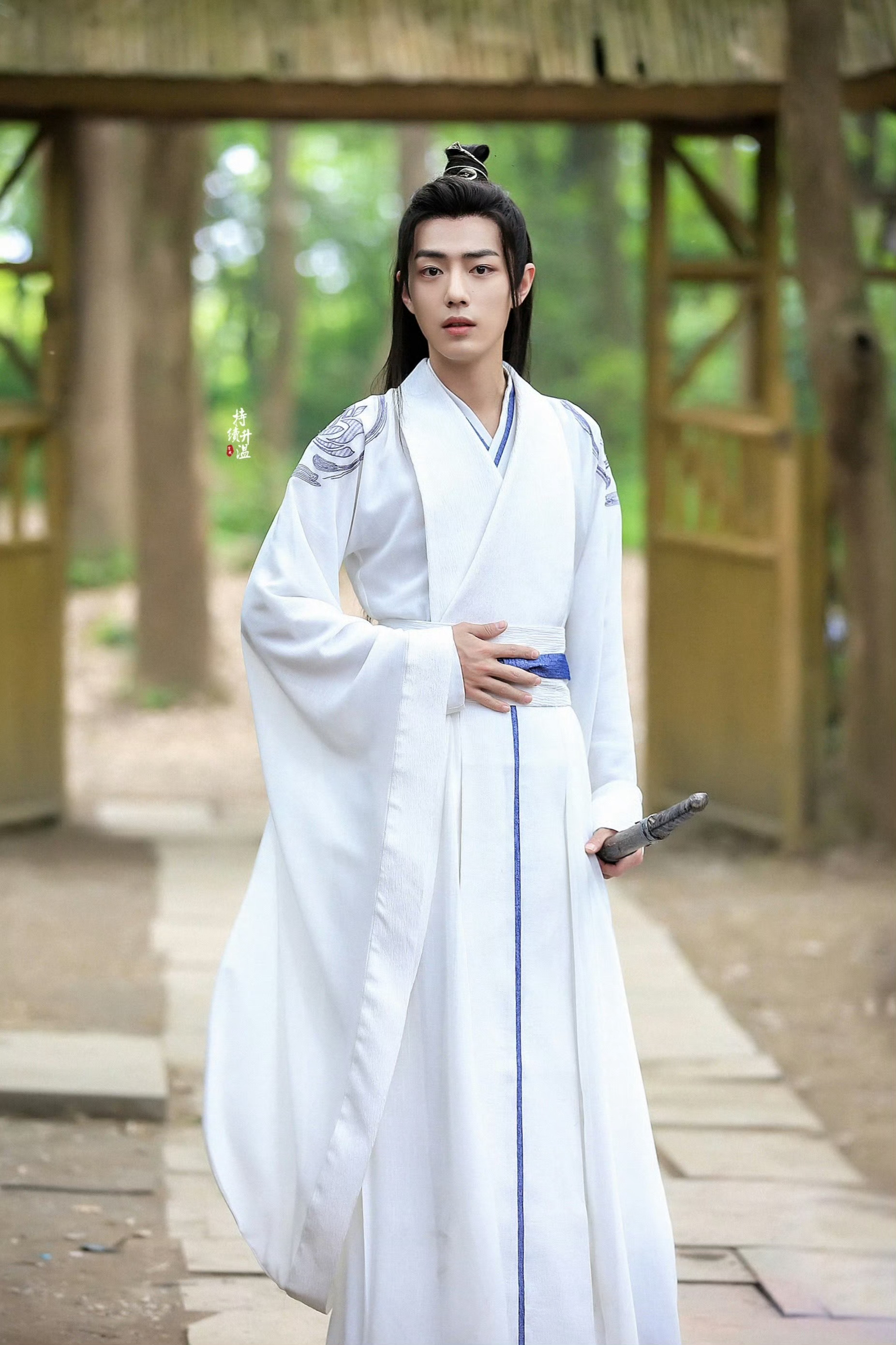肖战[超话]肖战 肖战肖战魏无羡 少年郎意气风发坦荡向阳闯天下义重江湖，潇洒世间