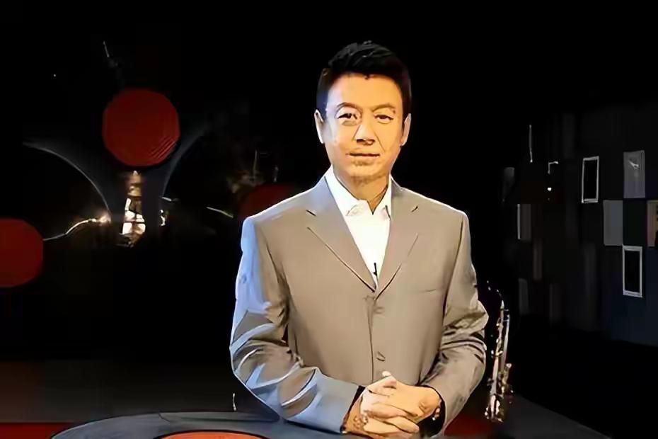 前央视主播杨柳曾因“10年5婚”谣言备受争议，他本人澄清仅两段婚姻。不堪舆论压力