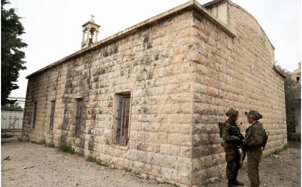 以军称在黎巴嫩南部教堂下发现真主党地道
以色列国防军表示，其在黎巴嫩南部城镇基亚