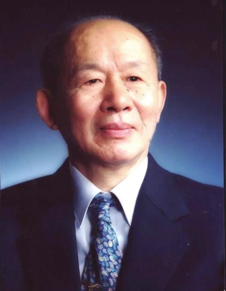中国工程院院士、华中科技大学教授、“钢铁院士”崔崑在武汉逝世，享年101岁。
 