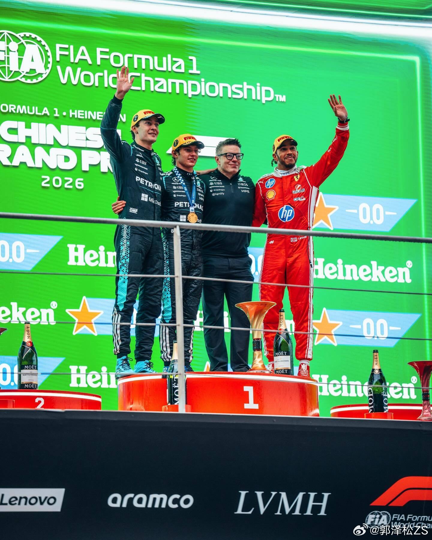 这周末太饱和了，一边干着500万的项目，一边看F1恭喜老汉登台！ 
