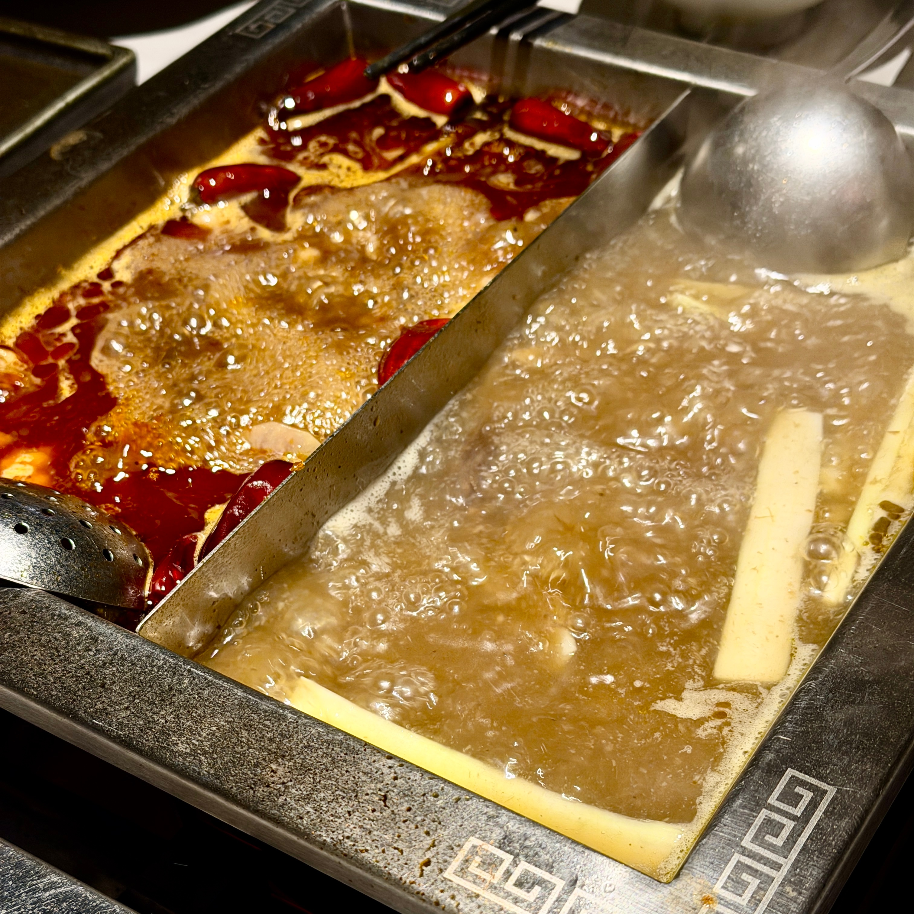 不愧是小时候就想吃但根本吃不起一直到今天才第一次吃的成都老钱火锅啊，口味舒服服务
