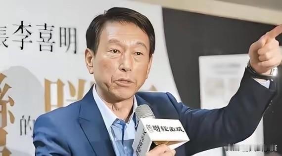 台军前“参谋总长”李喜明，是岛内公认的“潜艇专家”，海军司令出身。

他自己干过