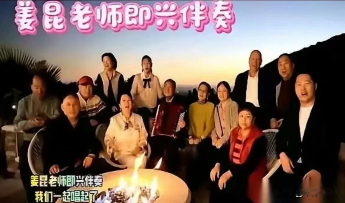 姜昆和一群老艺术家在美国歌唱《我和我的祖国》，这事我觉得很正常，任何抵制、嘲笑他