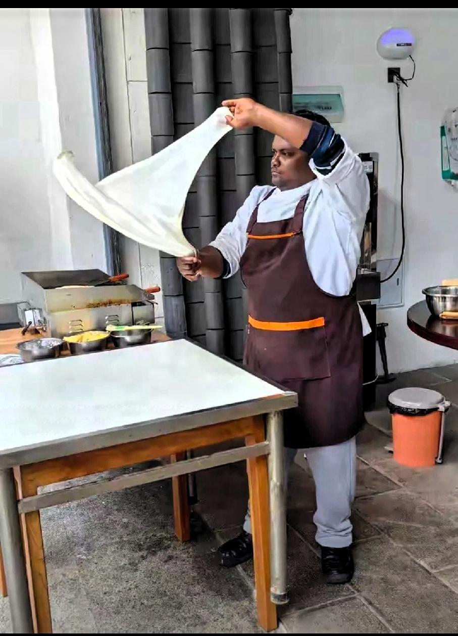 你们猜猜为啥？
印度飞饼登陆大上海开张仅一天就关门歇菜！为什么歇菜大家都会知道的