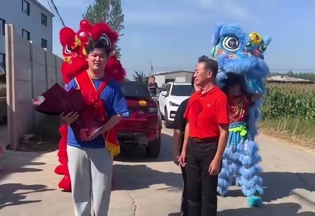 “祖坟冒青烟”了！
老戏骨寇振海突然冲上热搜，9 月 7 号，他家儿子考上顶尖名