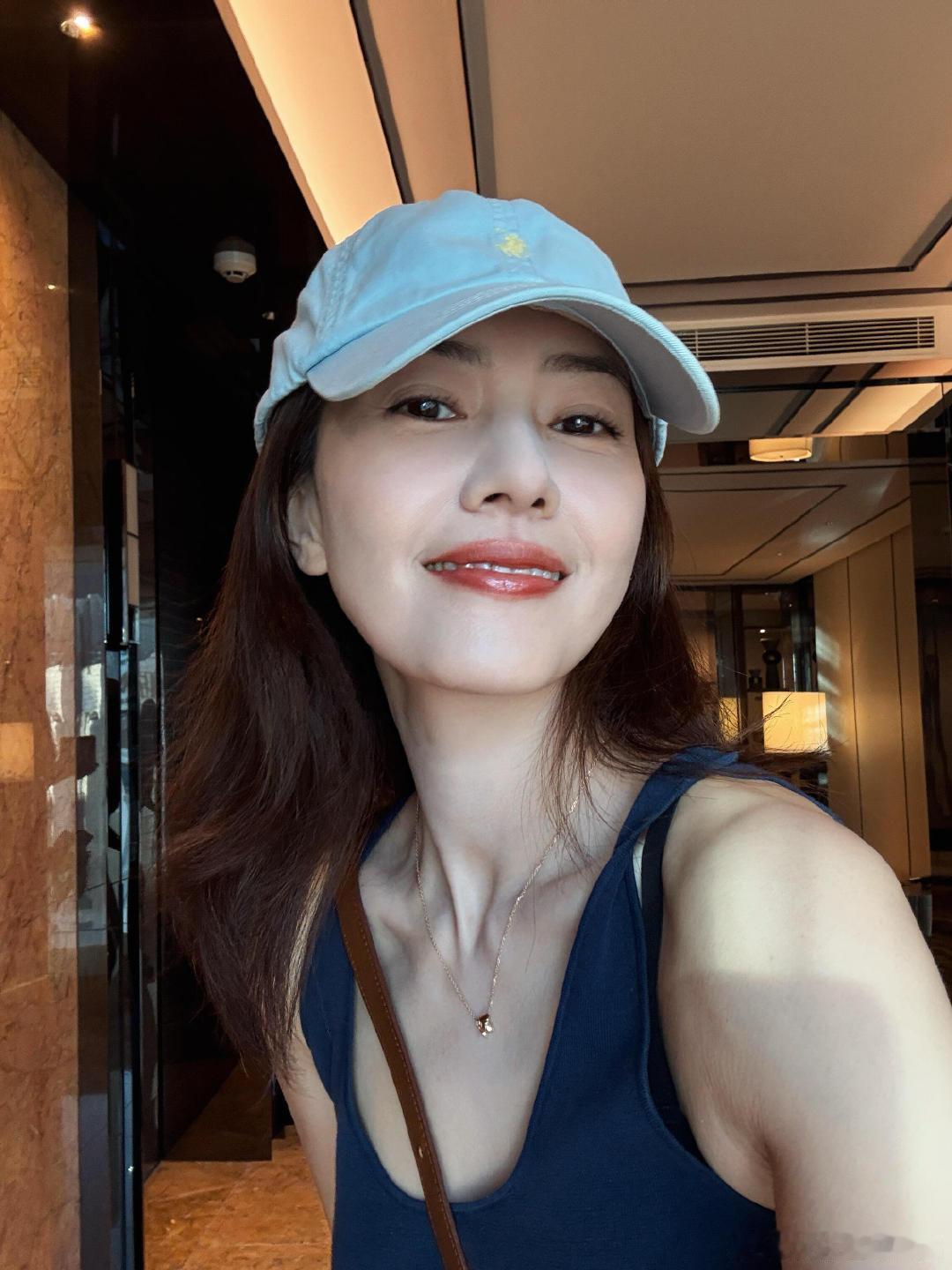高圆圆说自拍必须行高圆圆热到变形但自拍必须行被高圆圆那句热到变形但自拍必须行戳到