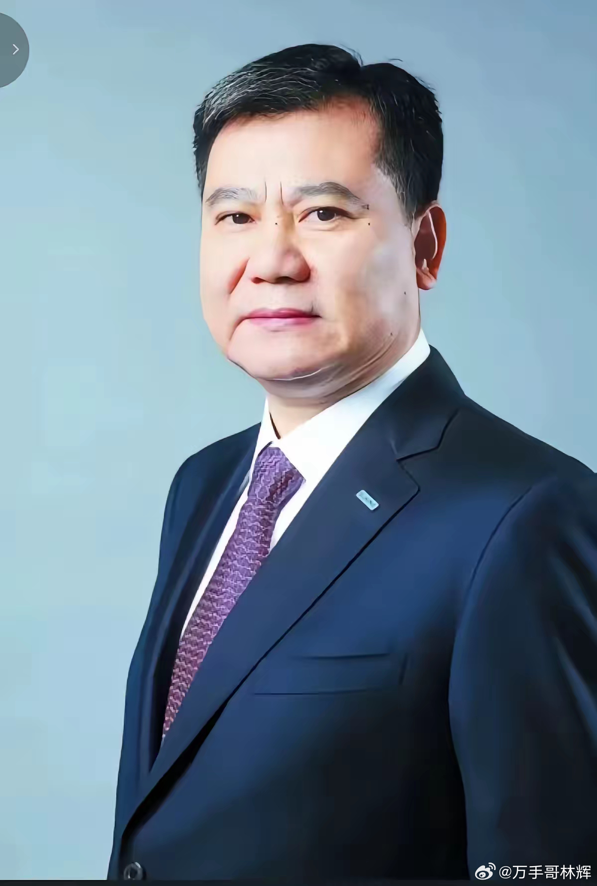 和许家印相比，张近东算一条汉子。苏宁2000多亿的负债全部执行完毕，张近东让渡了