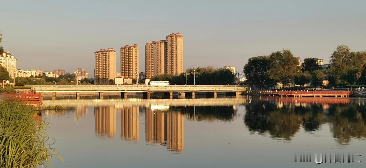 晒图笔记大赛威海市文登区抱龙河河景房倒影（四）