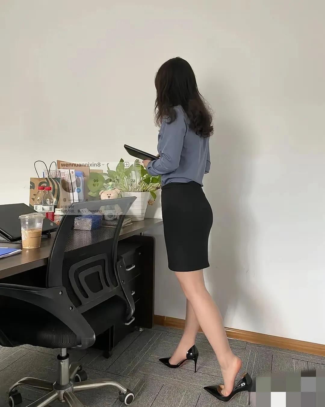 下班也不愿意回家，办公室里的空调真的好凉快，下班一出门，一股热浪袭来，真的太难受