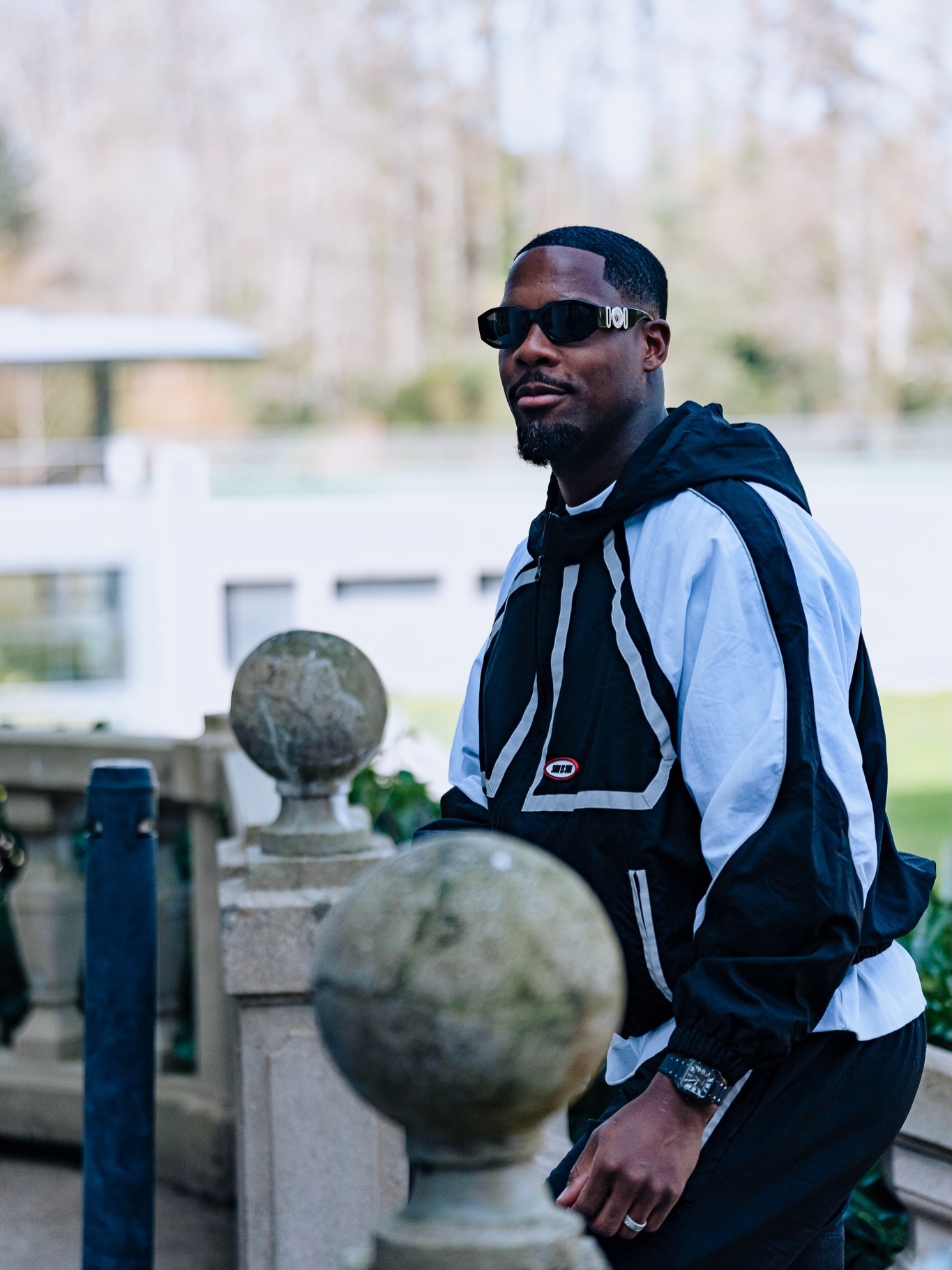 【😎】  🔴⚫️ 迈尼昂🇫🇷、拉比奥特🇫🇷抵达法国国家队克莱枫丹训练