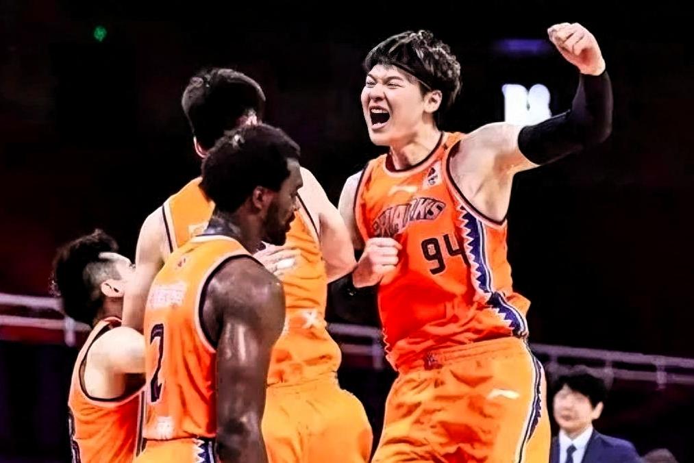 ✅ 核心优势（夺冠底气）
 
1. 战绩与状态顶尖
截至4月初，28胜4负、联盟