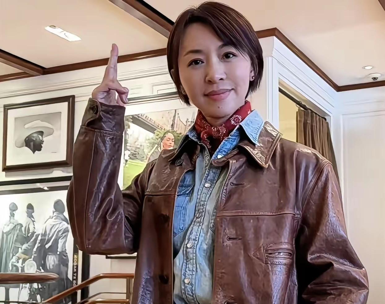欧阳夏丹是一个热爱生活的人，她喜欢外出旅行，每年都会走很多地方，几乎走遍了国内的