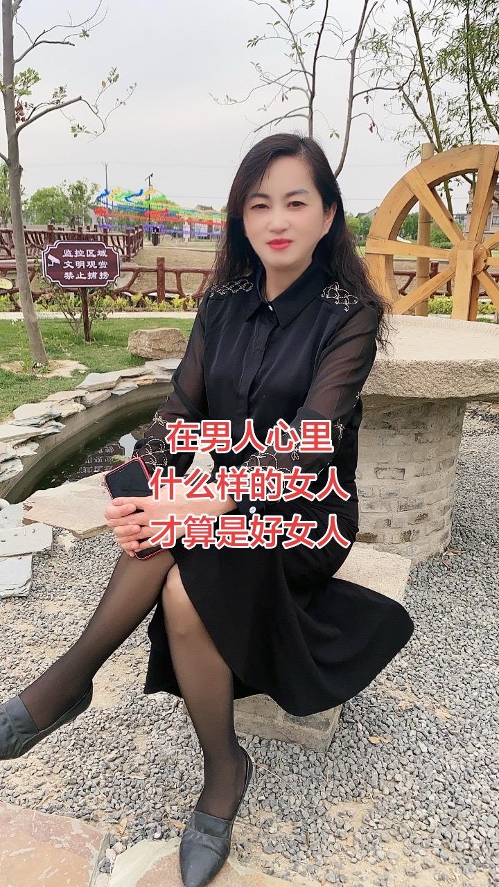 日常穿搭自由  黑裙乡野风