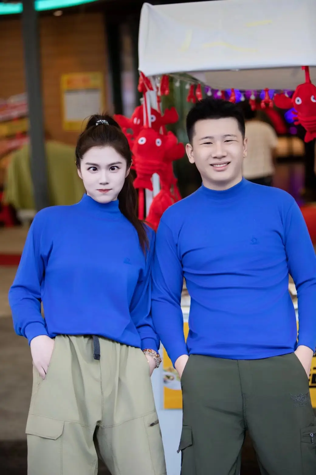 下午三点丹姐直播间我和飘接着卖锅盔。记得预约主页5月29当天的生日直播哦