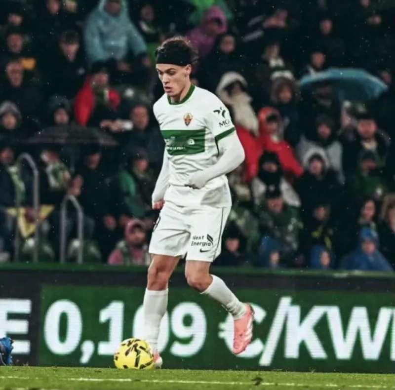 关注埃克托·福特。据说这位目前租借效力于埃尔切的巴萨边卫，很可能被加入到巴斯托尼