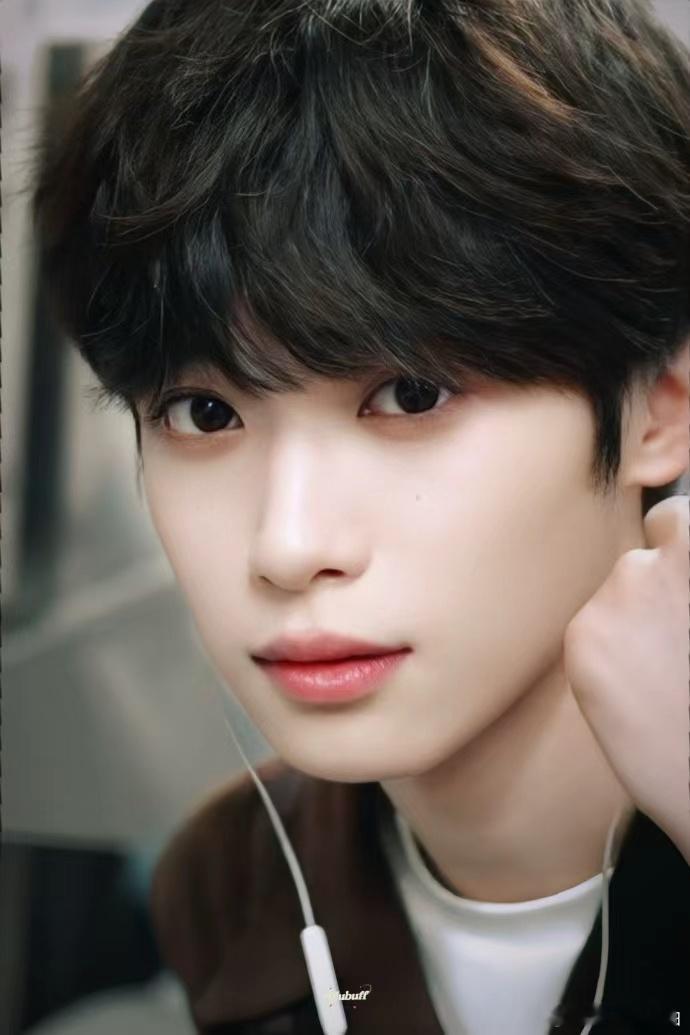 超话大赏🔮梓渝未来可期🔮新人演员梓渝 日落跌进昭昭星野，人间忽晚，山河入秋，