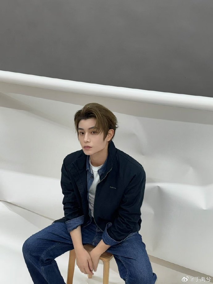 丁禹兮才两画丁禹兮才两画   丁禹兮有演技、有流量，早已经凭实力拿一番，不要模糊
